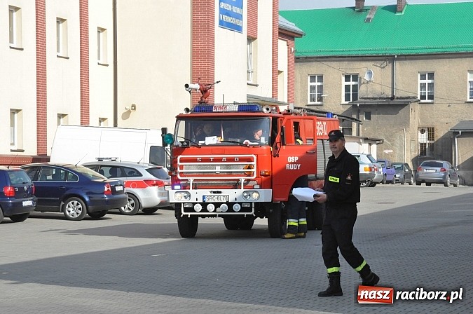 Zdjęcie w galerii na portalu naszraciborz.pl: Pożar hali produkcyjnej w Kornicach. Wielkie ćwiczenia raciborskich strażaków wiadomości z regionu