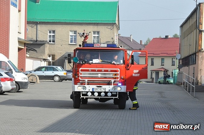 Zdjęcie w galerii na portalu naszraciborz.pl: Pożar hali produkcyjnej w Kornicach. Wielkie ćwiczenia raciborskich strażaków wiadomości z regionu