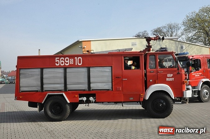 Zdjęcie w galerii na portalu naszraciborz.pl: Pożar hali produkcyjnej w Kornicach. Wielkie ćwiczenia raciborskich strażaków wiadomości z regionu