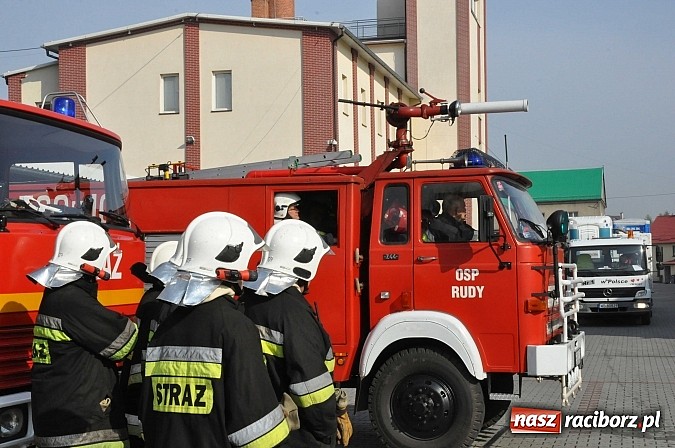 Zdjęcie w galerii na portalu naszraciborz.pl: Pożar hali produkcyjnej w Kornicach. Wielkie ćwiczenia raciborskich strażaków wiadomości z regionu