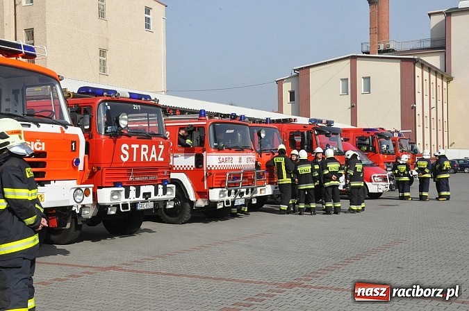 Zdjęcie w galerii na portalu naszraciborz.pl: Pożar hali produkcyjnej w Kornicach. Wielkie ćwiczenia raciborskich strażaków wiadomości z regionu