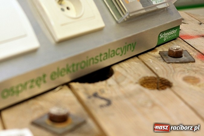 Zdjęcie w galerii na portalu naszraciborz.pl: Podłącz się do elektryczności z hurtownią Elektroart! wiadomości z regionu