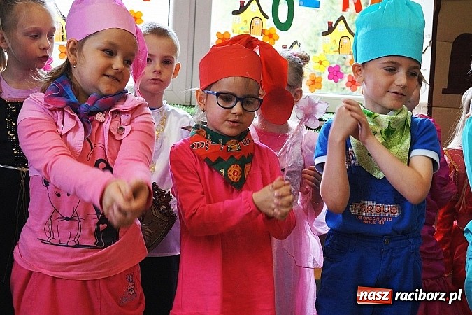 Zdjęcie w galerii na portalu naszraciborz.pl: Kolorowy zawrót głowy w Przedszkolu w Nędzy wiadomości z regionu