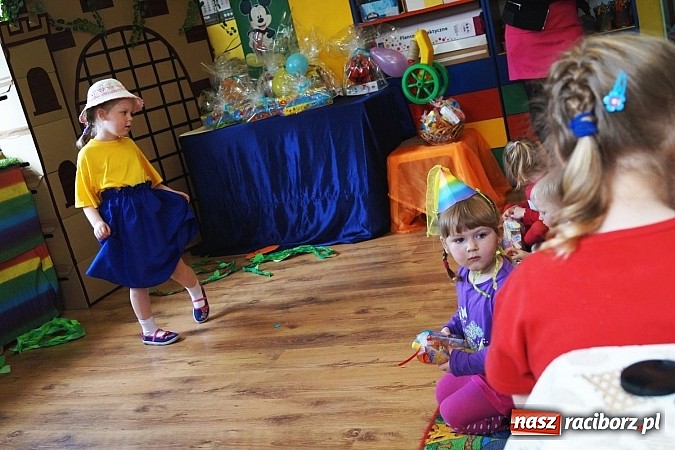 Zdjęcie w galerii na portalu naszraciborz.pl: Kolorowy zawrót głowy w Przedszkolu w Nędzy wiadomości z regionu