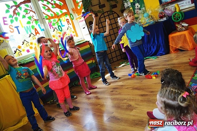 Zdjęcie w galerii na portalu naszraciborz.pl: Kolorowy zawrót głowy w Przedszkolu w Nędzy wiadomości z regionu