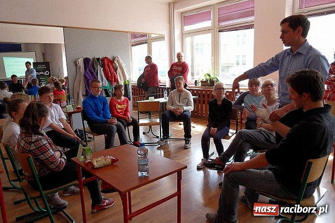 Zdjęcie w galerii na portalu naszraciborz.pl: ZPD – Zatrzymaj się, pomyśl, działaj – wojewódzki konkurs pierwszej pomocy już po raz siódmy w SP 18  wiadomości z regionu