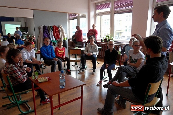 Zdjęcie w galerii na portalu naszraciborz.pl: ZPD – Zatrzymaj się, pomyśl, działaj – wojewódzki konkurs pierwszej pomocy już po raz siódmy w SP 18  wiadomości z regionu