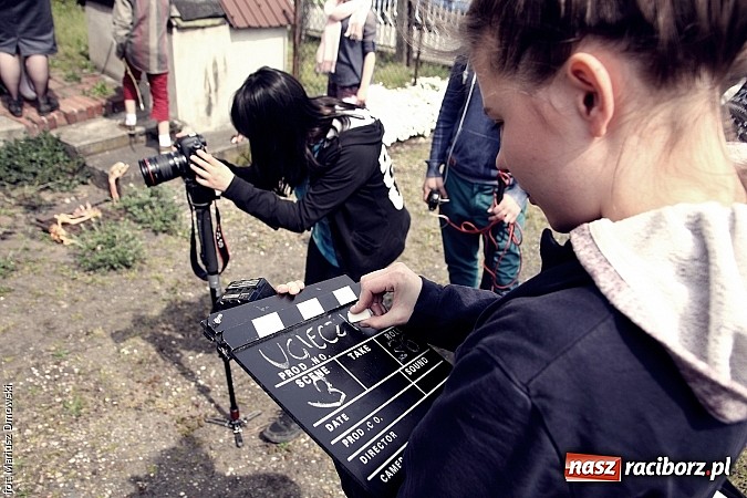 Zdjęcie w galerii na portalu naszraciborz.pl: Studenci filmówki kręcą teledysk w Tworkowie! wiadomości z regionu