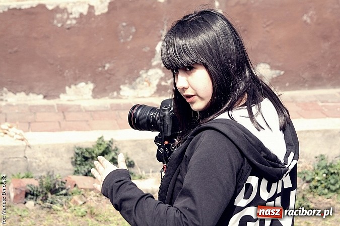 Zdjęcie w galerii na portalu naszraciborz.pl: Studenci filmówki kręcą teledysk w Tworkowie! wiadomości z regionu