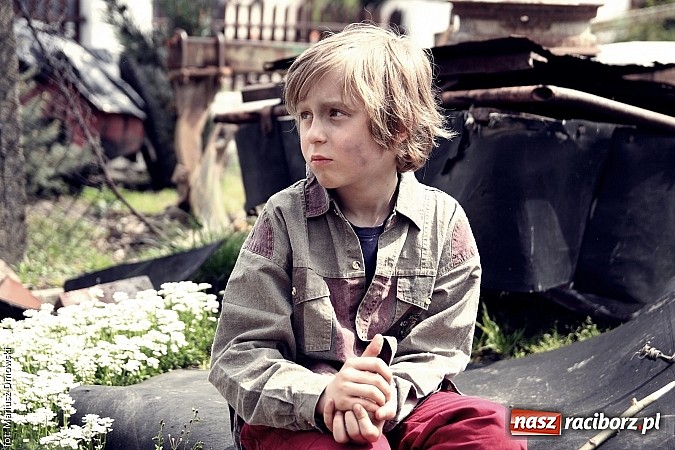 Zdjęcie w galerii na portalu naszraciborz.pl: Studenci filmówki kręcą teledysk w Tworkowie! wiadomości z regionu