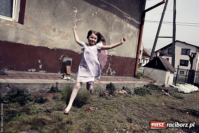 Zdjęcie w galerii na portalu naszraciborz.pl: Studenci filmówki kręcą teledysk w Tworkowie! wiadomości z regionu