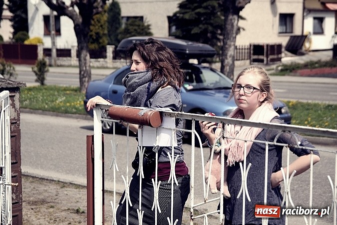 Zdjęcie w galerii na portalu naszraciborz.pl: Studenci filmówki kręcą teledysk w Tworkowie! wiadomości z regionu