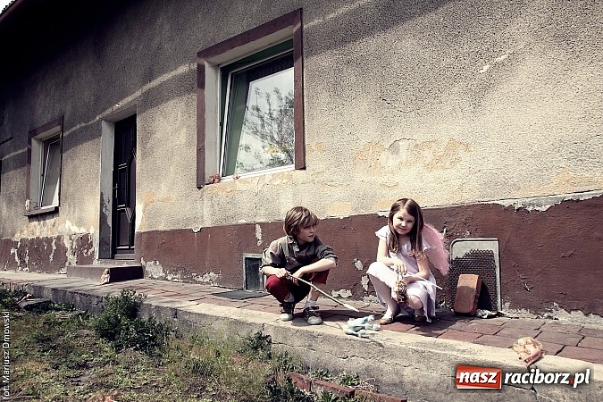 Zdjęcie w galerii na portalu naszraciborz.pl: Studenci filmówki kręcą teledysk w Tworkowie! wiadomości z regionu