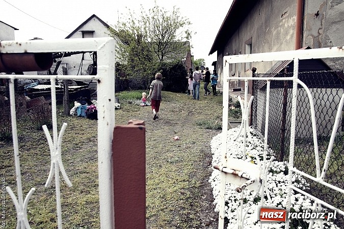 Zdjęcie w galerii na portalu naszraciborz.pl: Studenci filmówki kręcą teledysk w Tworkowie! wiadomości z regionu