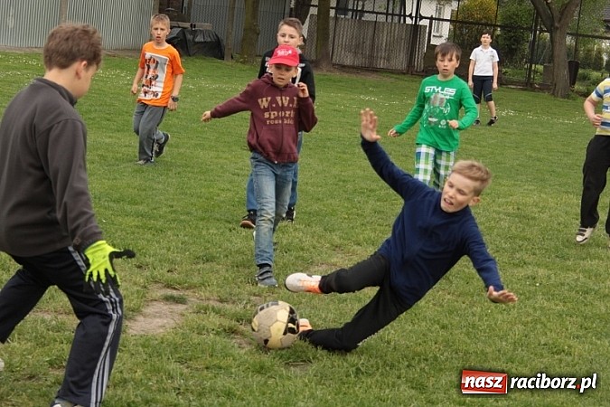 Zdjęcie w galerii na portalu naszraciborz.pl: Rodzinnie i przedmajówkowo w Wojnowicach wiadomości z regionu