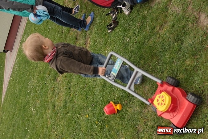 Zdjęcie w galerii na portalu naszraciborz.pl: Rodzinnie i przedmajówkowo w Wojnowicach wiadomości z regionu