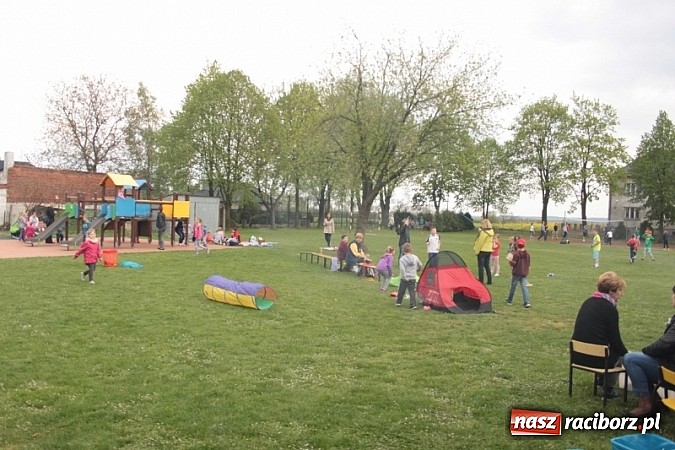 Zdjęcie w galerii na portalu naszraciborz.pl: Rodzinnie i przedmajówkowo w Wojnowicach wiadomości z regionu