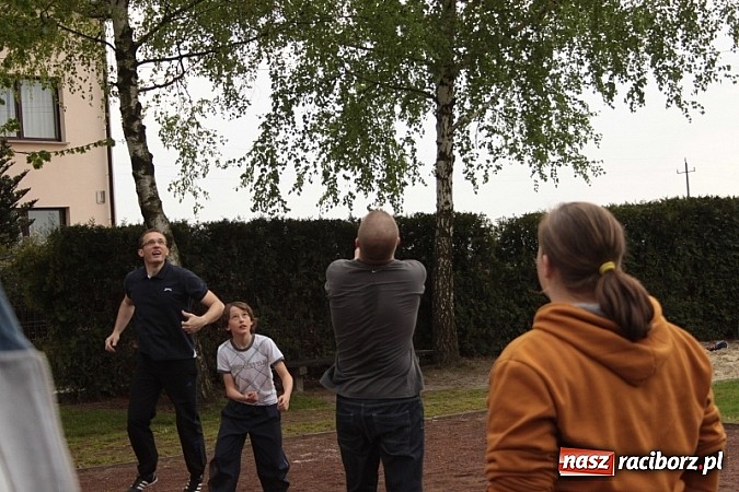 Zdjęcie w galerii na portalu naszraciborz.pl: Rodzinnie i przedmajówkowo w Wojnowicach wiadomości z regionu