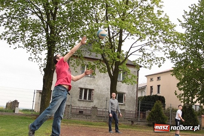Zdjęcie w galerii na portalu naszraciborz.pl: Rodzinnie i przedmajówkowo w Wojnowicach wiadomości z regionu