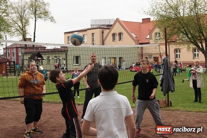 Zdjęcie w galerii na portalu naszraciborz.pl: Rodzinnie i przedmajówkowo w Wojnowicach wiadomości z regionu