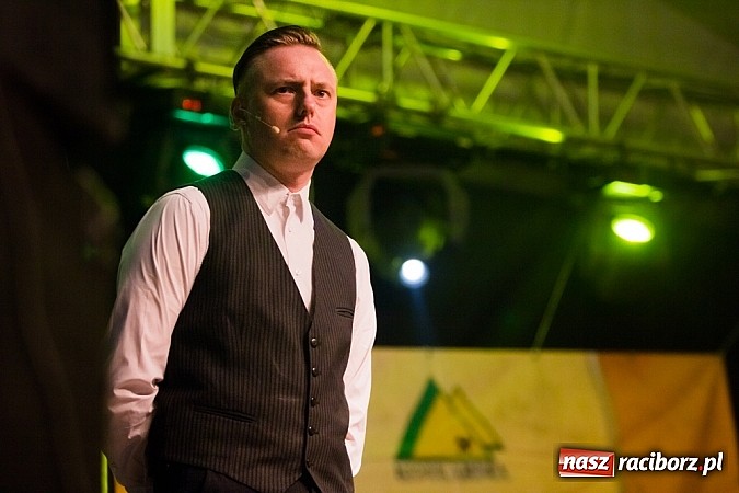 Zdjęcie w galerii na portalu naszraciborz.pl: Kabaret Młodych Panów bawił na majówce w Nędzy wiadomości z regionu