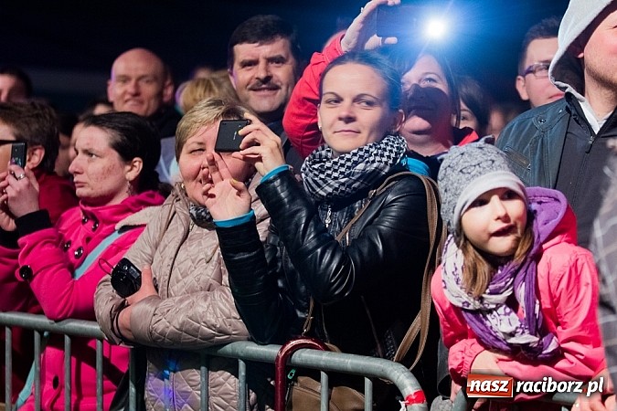Zdjęcie w galerii na portalu naszraciborz.pl: Kabaret Młodych Panów bawił na majówce w Nędzy wiadomości z regionu