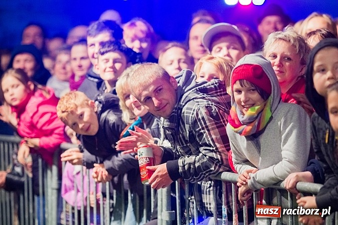 Zdjęcie w galerii na portalu naszraciborz.pl: Kabaret Młodych Panów bawił na majówce w Nędzy wiadomości z regionu