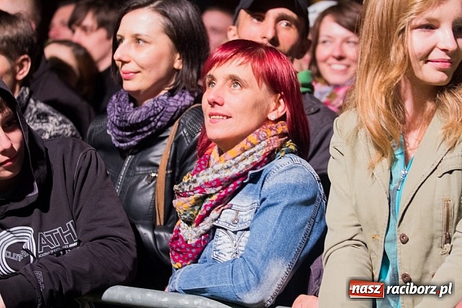 Zdjęcie w galerii na portalu naszraciborz.pl: Kabaret Młodych Panów bawił na majówce w Nędzy wiadomości z regionu