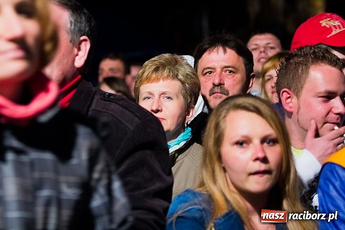 Zdjęcie w galerii na portalu naszraciborz.pl: Kabaret Młodych Panów bawił na majówce w Nędzy wiadomości z regionu