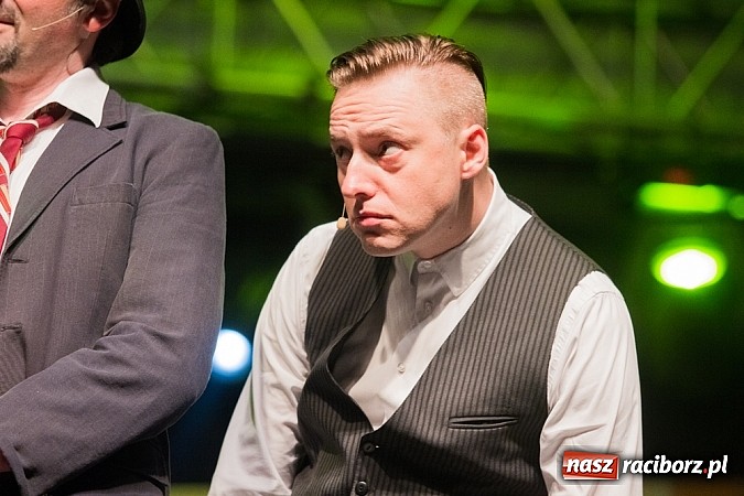 Zdjęcie w galerii na portalu naszraciborz.pl: Kabaret Młodych Panów bawił na majówce w Nędzy wiadomości z regionu