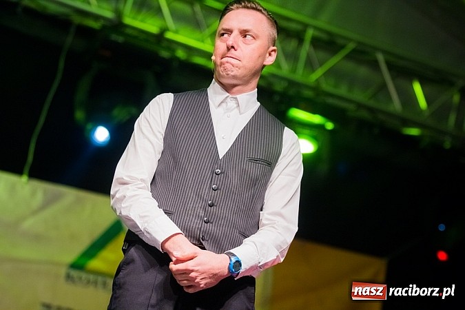 Zdjęcie w galerii na portalu naszraciborz.pl: Kabaret Młodych Panów bawił na majówce w Nędzy wiadomości z regionu