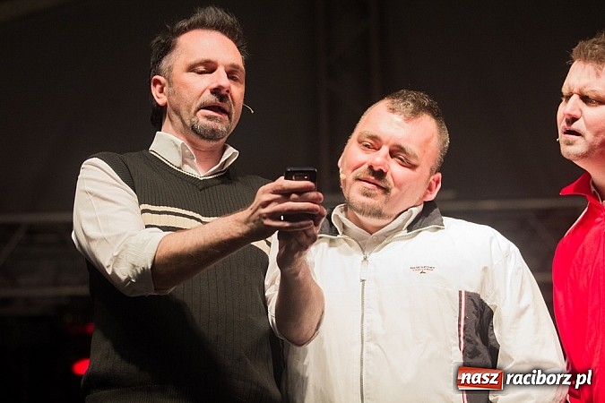 Zdjęcie w galerii na portalu naszraciborz.pl: Kabaret Młodych Panów bawił na majówce w Nędzy wiadomości z regionu