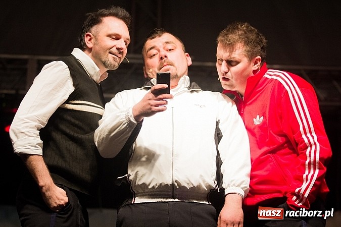 Zdjęcie w galerii na portalu naszraciborz.pl: Kabaret Młodych Panów bawił na majówce w Nędzy wiadomości z regionu