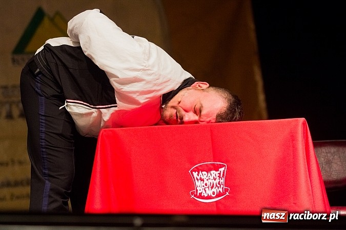 Zdjęcie w galerii na portalu naszraciborz.pl: Kabaret Młodych Panów bawił na majówce w Nędzy wiadomości z regionu