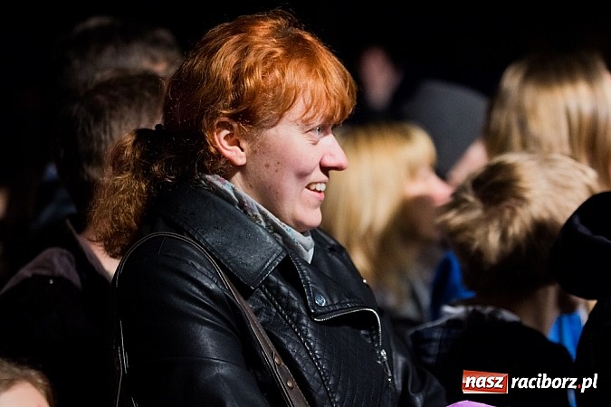 Zdjęcie w galerii na portalu naszraciborz.pl: Kabaret Młodych Panów bawił na majówce w Nędzy wiadomości z regionu