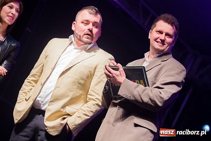 Zdjęcie w galerii na portalu naszraciborz.pl: Kabaret Młodych Panów bawił na majówce w Nędzy wiadomości z regionu