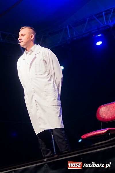 Zdjęcie w galerii na portalu naszraciborz.pl: Kabaret Młodych Panów bawił na majówce w Nędzy wiadomości z regionu