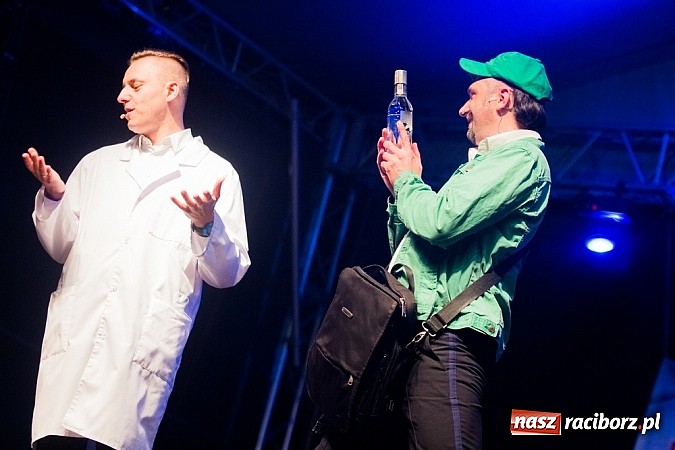 Zdjęcie w galerii na portalu naszraciborz.pl: Kabaret Młodych Panów bawił na majówce w Nędzy wiadomości z regionu