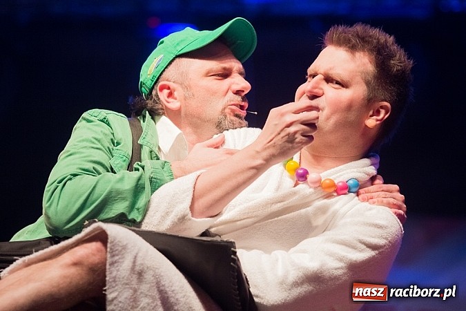 Zdjęcie w galerii na portalu naszraciborz.pl: Kabaret Młodych Panów bawił na majówce w Nędzy wiadomości z regionu