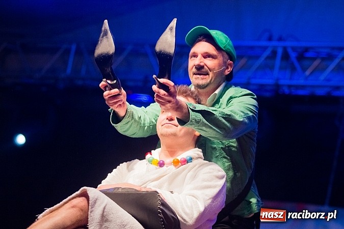 Zdjęcie w galerii na portalu naszraciborz.pl: Kabaret Młodych Panów bawił na majówce w Nędzy wiadomości z regionu