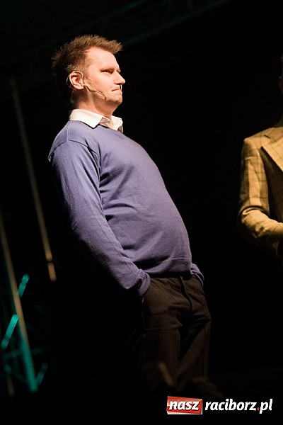 Zdjęcie w galerii na portalu naszraciborz.pl: Kabaret Młodych Panów bawił na majówce w Nędzy wiadomości z regionu