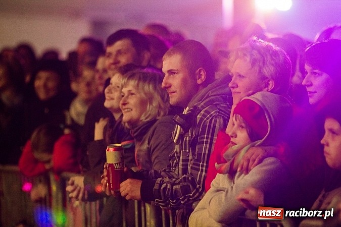 Zdjęcie w galerii na portalu naszraciborz.pl: Kabaret Młodych Panów bawił na majówce w Nędzy wiadomości z regionu