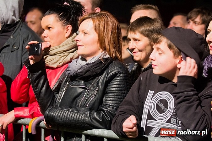 Zdjęcie w galerii na portalu naszraciborz.pl: Kabaret Młodych Panów bawił na majówce w Nędzy wiadomości z regionu