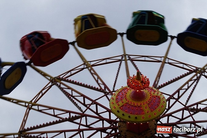 Zdjęcie w galerii na portalu naszraciborz.pl: Kabaret Młodych Panów bawił na majówce w Nędzy wiadomości z regionu