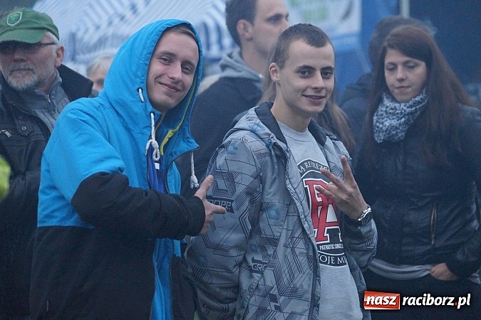 Zdjęcie w galerii na portalu naszraciborz.pl: Kabaret Młodych Panów bawił na majówce w Nędzy wiadomości z regionu