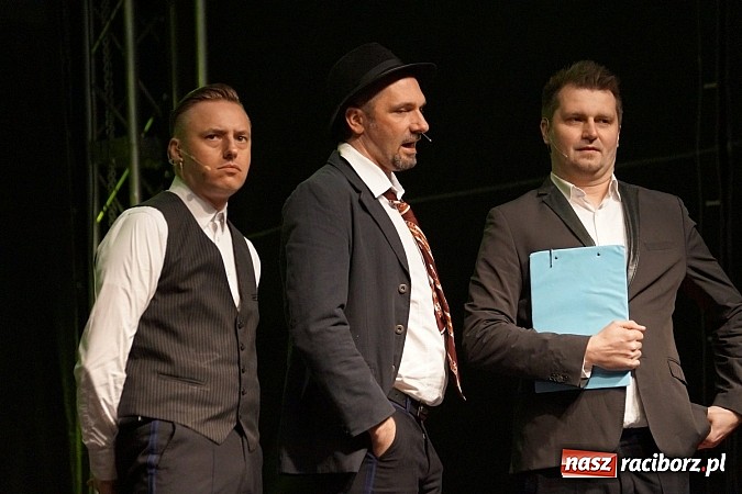 Zdjęcie w galerii na portalu naszraciborz.pl: Kabaret Młodych Panów bawił na majówce w Nędzy wiadomości z regionu