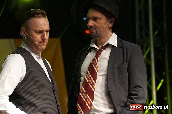 Zdjęcie w galerii na portalu naszraciborz.pl: Kabaret Młodych Panów bawił na majówce w Nędzy wiadomości z regionu