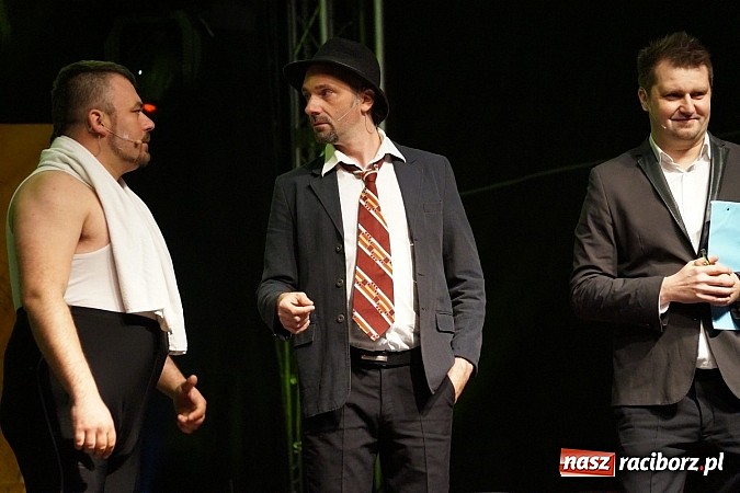 Zdjęcie w galerii na portalu naszraciborz.pl: Kabaret Młodych Panów bawił na majówce w Nędzy wiadomości z regionu