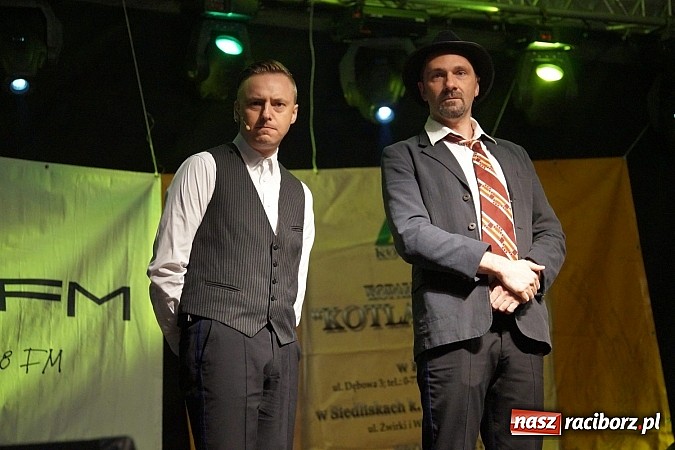 Zdjęcie w galerii na portalu naszraciborz.pl: Kabaret Młodych Panów bawił na majówce w Nędzy wiadomości z regionu