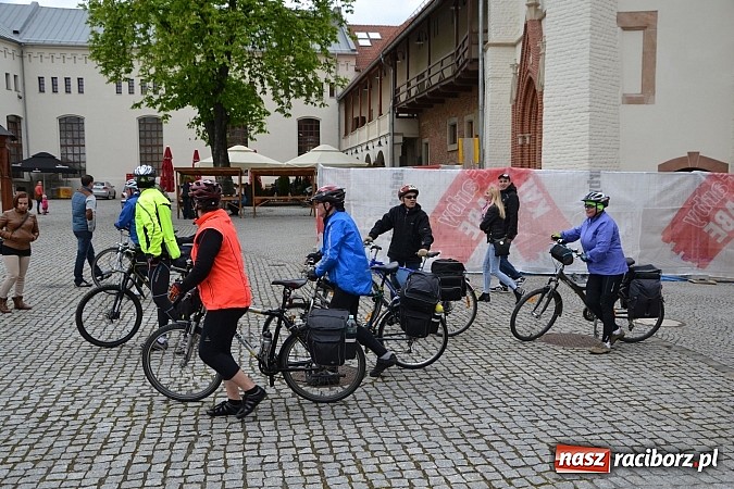 Zdjęcie w galerii na portalu naszraciborz.pl: Warsztaty tańca renesansowego i spektakl Farfurka Królowej Bony, czyli majówka na zamku  wiadomości z regionu